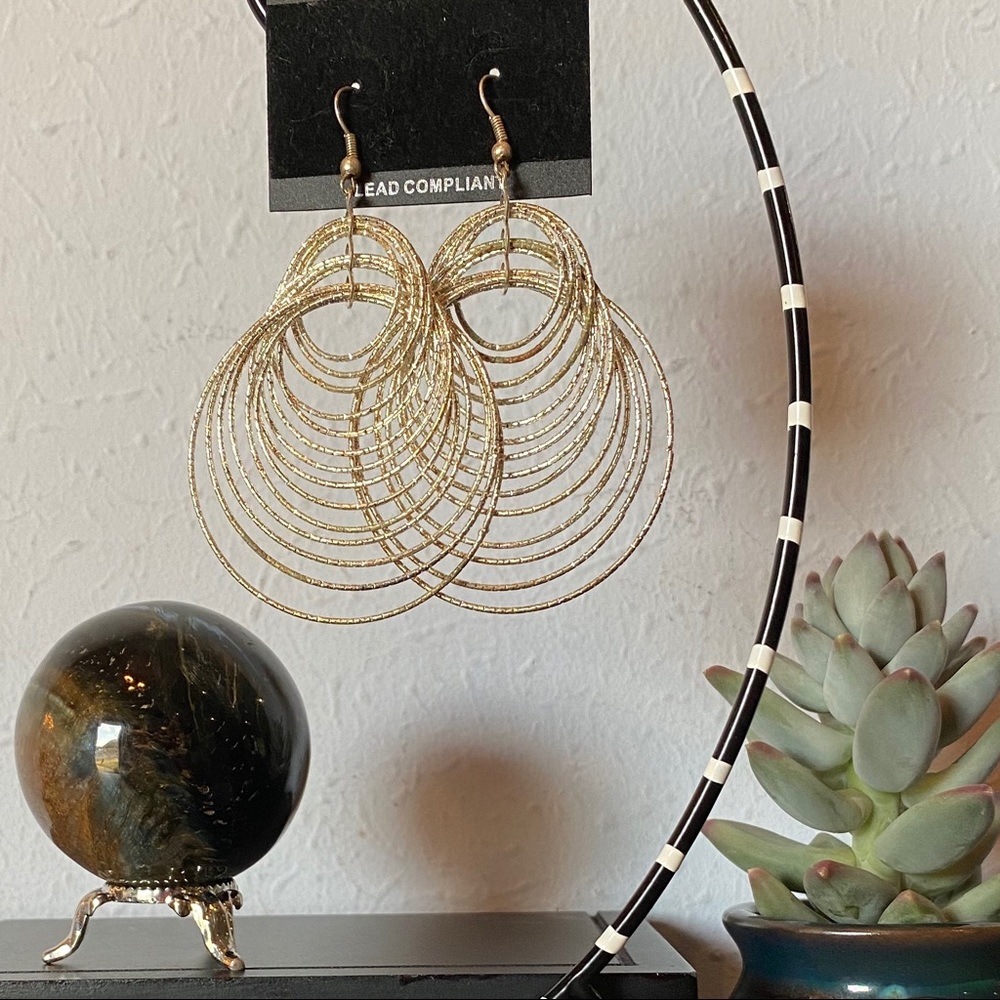 NEW! 3 Interlocking Circle Groups, Hoop Earrings - Picture 5 of 5